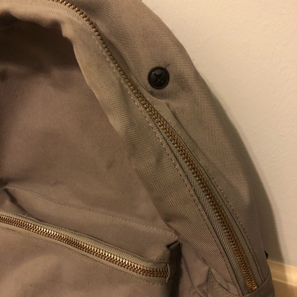 Herschel Gray Backpack - Picture 2 of 7